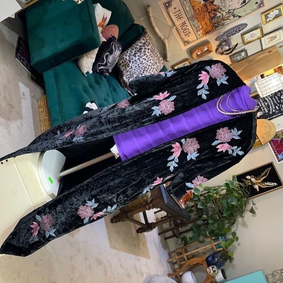 Billy T Velvet robe, duster, embroidered, floral, floral embroidery - Picture 4 of 14